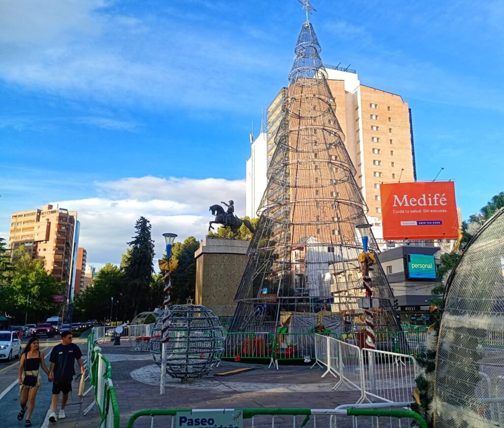 Magia en el aire y espíritu navideño: Elevé será el broche de oro en la "Capital Navideña" de Neuquén - Image 1