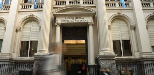 El Banco Central compró USD 345 millones en el mercado oficial