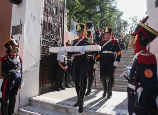 Comenzó el traslado del sable corvo de San Martín