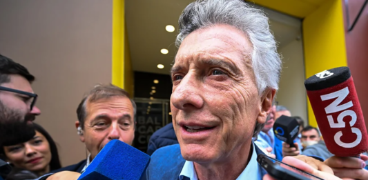 “Mantener a Adorni destruye el cambio”