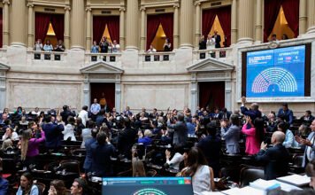 En una sesión caldeada, salieron dos leyes clave para Milei