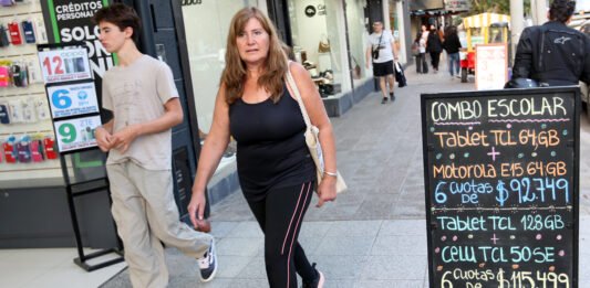 Con la inflación mayorista bajando, Milei anticipó una caída en la minorista