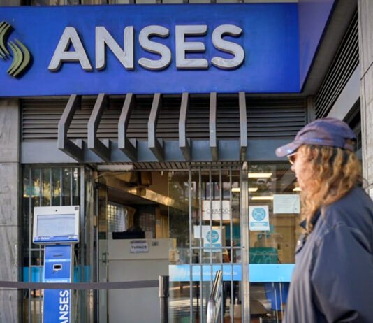 ANSES: quiénes cobran este martes con aumento y bono