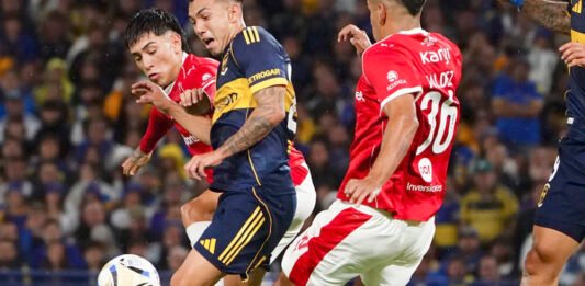 Con un penal dudoso, Boca salvó la ropa