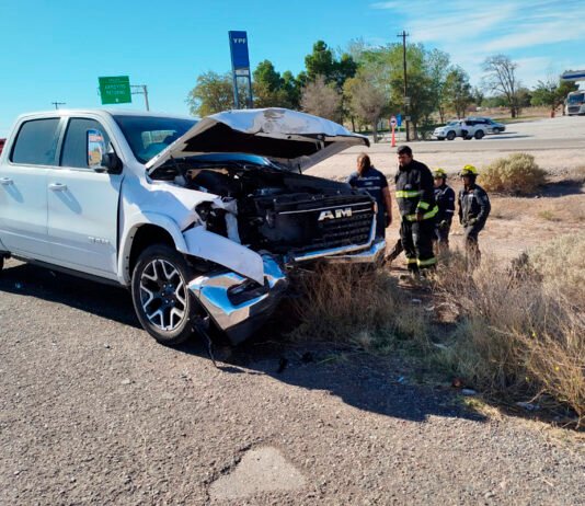 Chocaron dos camionetas en el ingreso a la estación de Arroyito