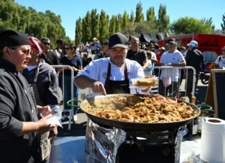 Se terminó rápido la gran paella de Pascuas en la península Hiroki