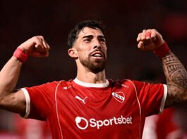 La camiseta argentina podría tener algo de rojo