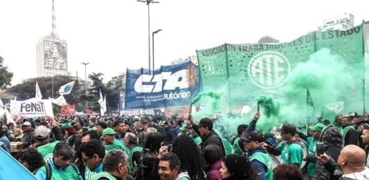 Motosierra: cuáles son los organismos estatales que más recortaron empleos