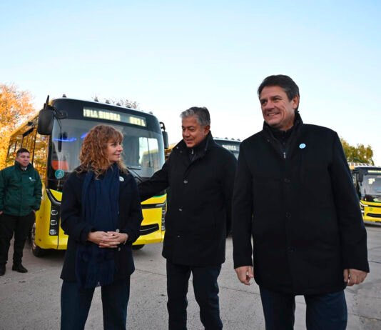 No hace ruido: Neuquén presentó sus colectivos 100% eléctricos