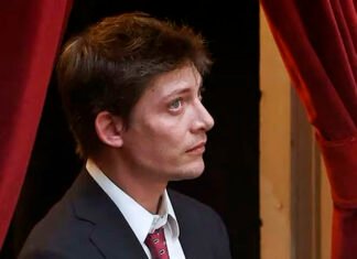 Santiago Caputo dice que se irá solo si Milei lo echa