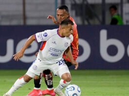 El Cuervo vuela alto: faltó el gol pero mantiene la punta
