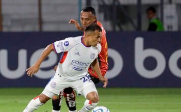 El Cuervo vuela alto: faltó el gol pero mantiene la punta