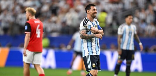 Doblete de Messi para despachar a Austria