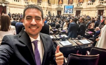 Asume el nuevo vocero Adrián Ravier