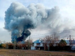 Columna de humo: se quemó un depósito de Sakura