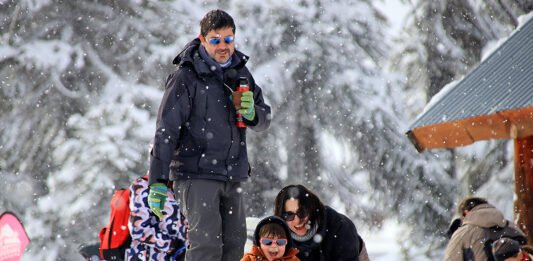 Villa Pehuenia vuelve a romperla en vacaciones de invierno