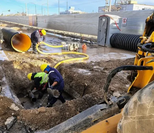 Un caño roto en la Gran Avenida afectó a varios barrios