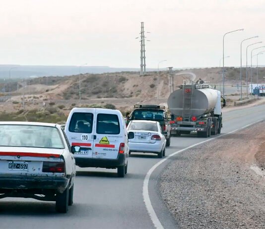 Los pesados pagan: Figueroa liberó a los autos neuquinos del peaje